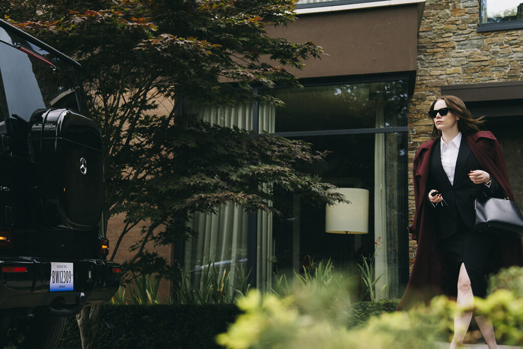 Universal Pictures Bugonia (2025), reż. Yorgos Lanthimos, prod. Element Pictures, Square Peg, Fruit Tree, CJ ENM; obsada: Emma Stone, Jesse Plemons, Alicia Silverstone, Stavros Halkias.