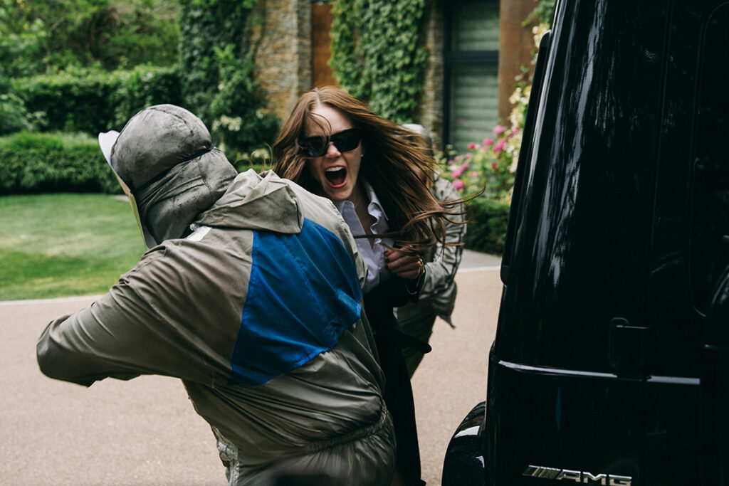 Universal Pictures Bugonia (2025), reż. Yorgos Lanthimos, prod. Element Pictures, Square Peg, Fruit Tree, CJ ENM; obsada: Emma Stone, Jesse Plemons, Alicia Silverstone, Stavros Halkias.