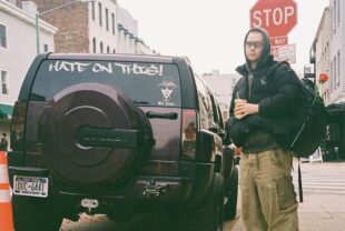 Materiały źródłowe: Alexander George Edward Crossan (Mura Masa), Instagram /the_mura_masa/