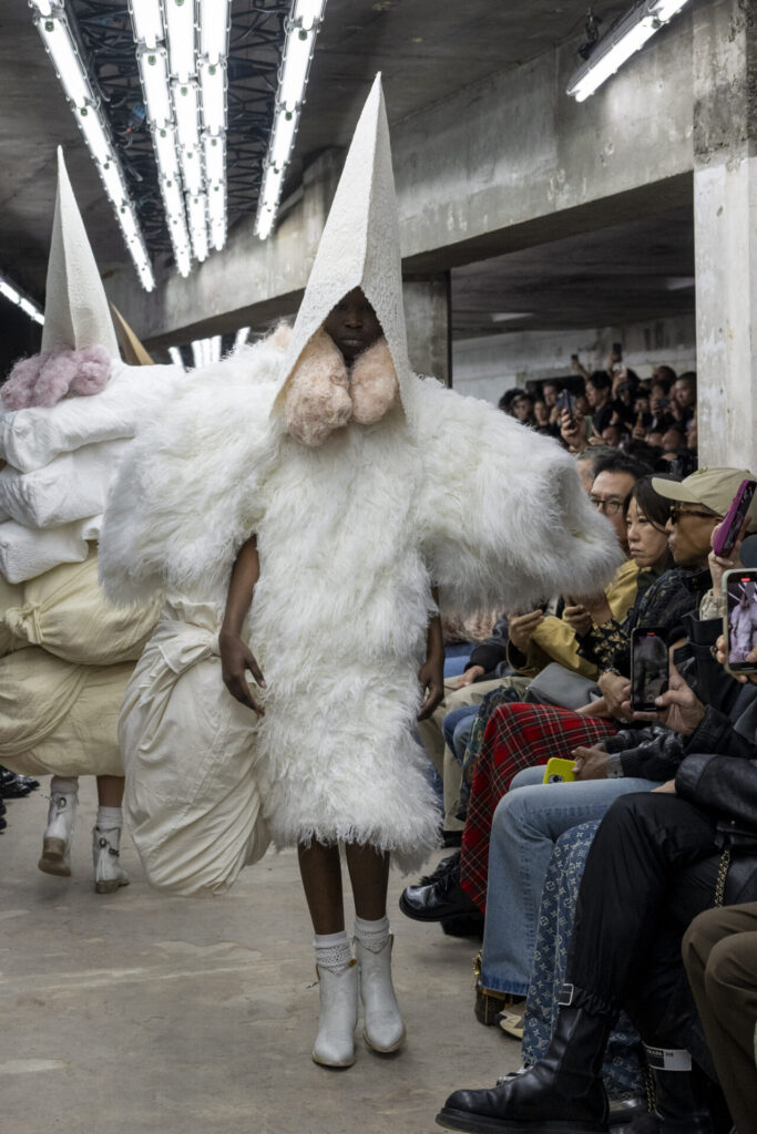 Pokaz Comme des Garçons WOMENS FALL WINTER 23.