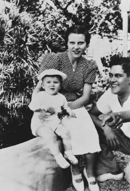 Yves Saint Laurent z rodzicami, 1938 r. © Droits réservés