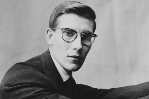 Irving Penn, Yves Saint Laurent, Paris, 1957 © The Irving Penn Foundation 7 © Fondation Pierre Bergé - Yves Saint Laurent.